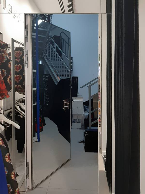 Дверь в служебное помещение магазина Дверь в служебное помещение магазина