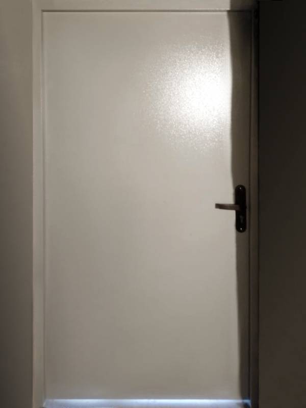 Нестандартная дверь изнутри (ул. Большая Переяславская, 50) Нестандартная дверь изнутри (ул. Большая Переяславская, 50)