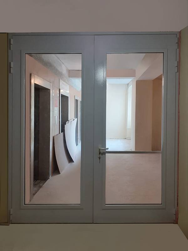 Светопрозрачная дверь, фото спереди (ул. 3-я Черепковская)