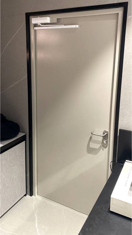 Дверь в служебное помещение Дверь в служебное помещение