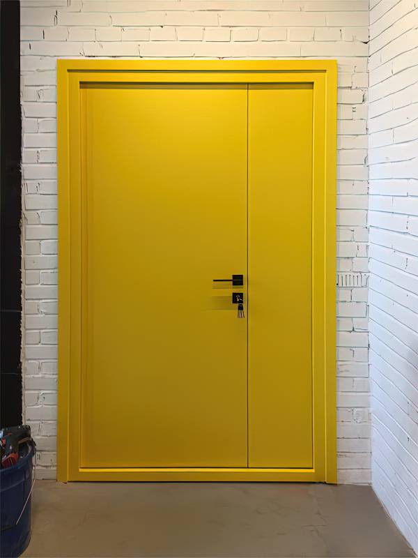 Желтая полуторная дверь, вид изнутри (ул. Складочная)